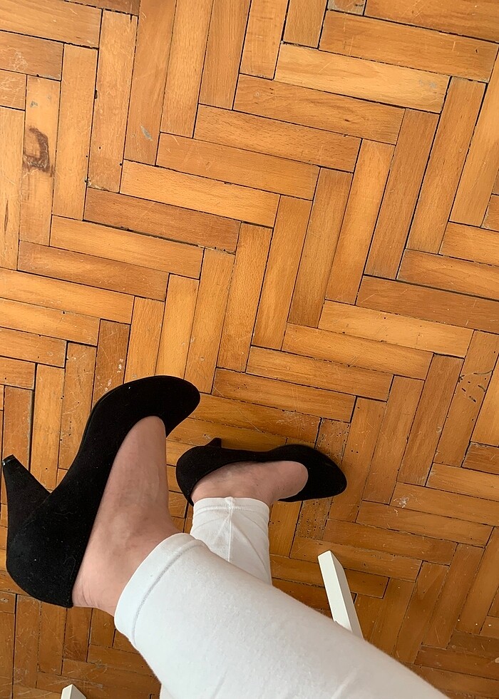 Siyah süet topuklu ayakkabı - Görsel 5