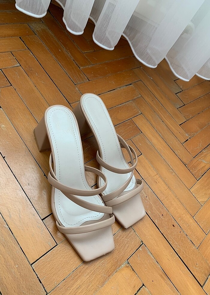 Nude topuklu terlik - Görsel 2