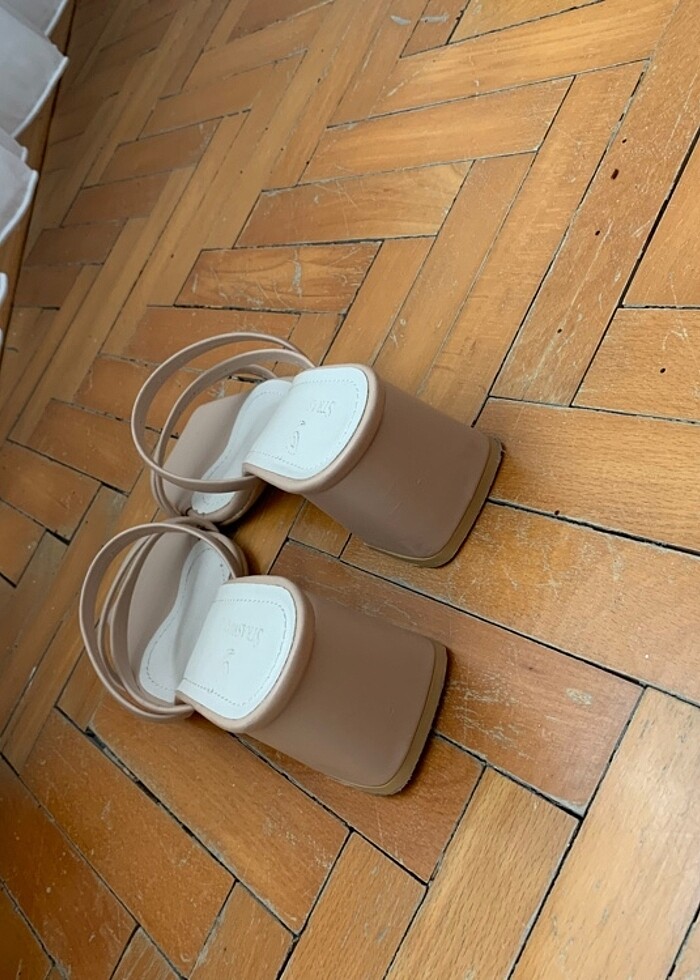 Nude topuklu terlik - Görsel 4