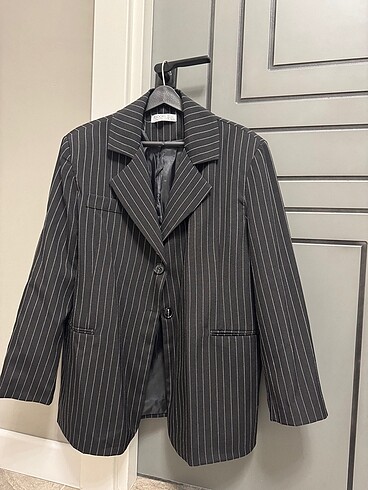 vatkalı siyah çizgili blazer