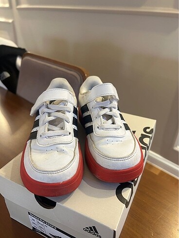 28 Beden beyaz Renk Adidas mickey spor ayakkabi
