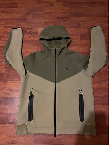 NIKE TECH HAKİ