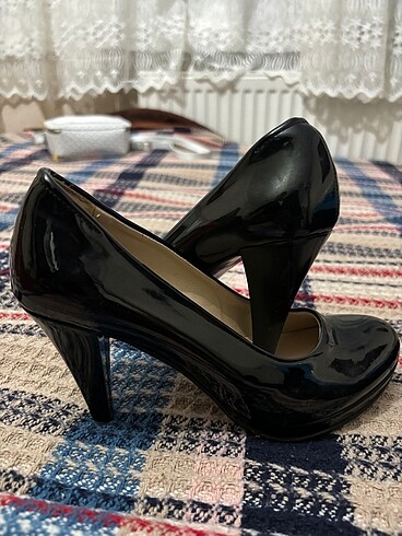 Dolgu topuk siyah ayakkabı