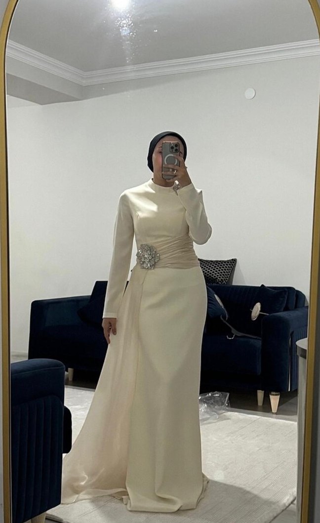 Uzun Kollu Beyaz Tesettür Nişan Elbisesi - Görsel 2