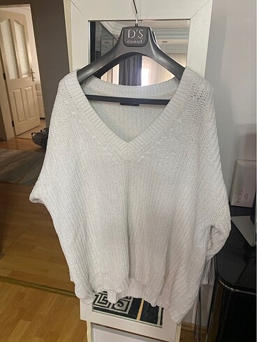 Bershka beyaz v yaka oversize kazak