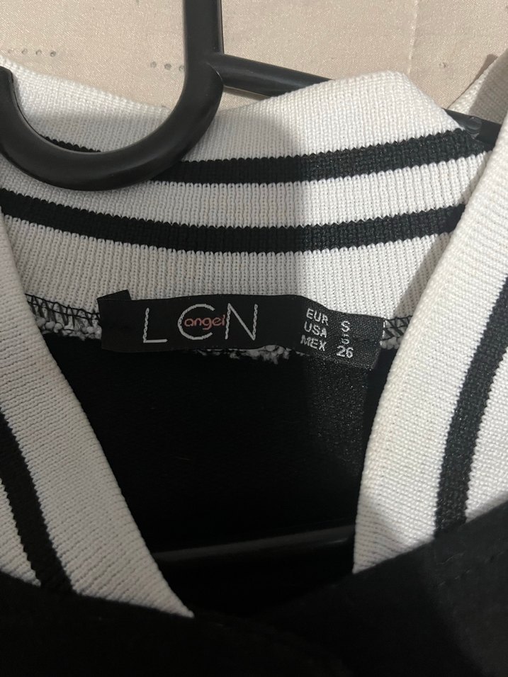 Düğmeli Siyah Baskılı Kadın Ceket - Görsel 2