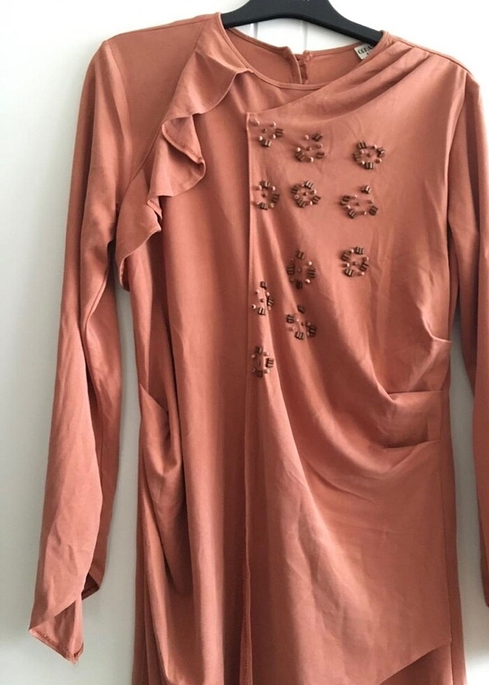 boncuk detaylı fırfırlı uzun elbise - Görsel 3