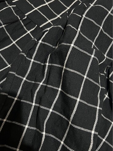 Siyah kareli düğmesiz bluz - Görsel 5