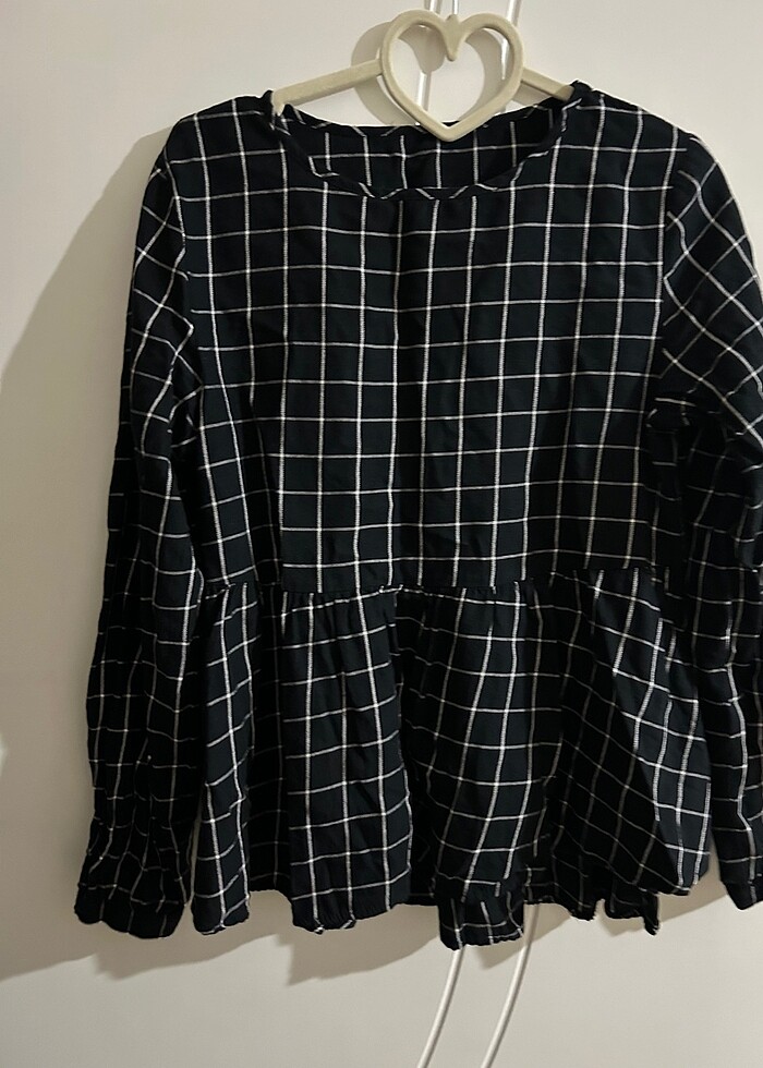 Siyah kareli düğmesiz bluz - Görsel 2