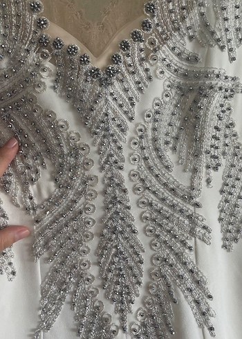 Payetli Nakışlı V Yaka Beyaz Midi Elbise - Görsel 2