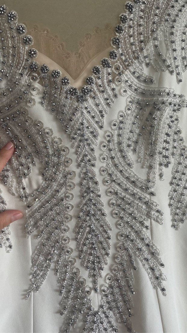 Payetli Nakışlı V Yaka Beyaz Midi Elbise - Görsel 2