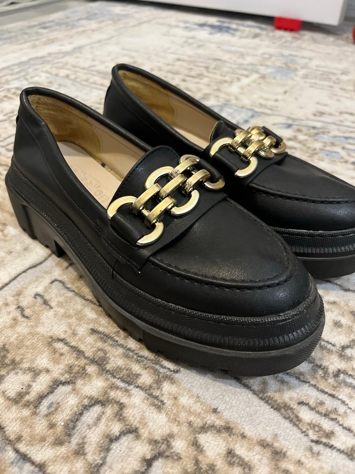 Zincir Detaylı Siyah Deri Kadın ayakkabı - Görsel 2