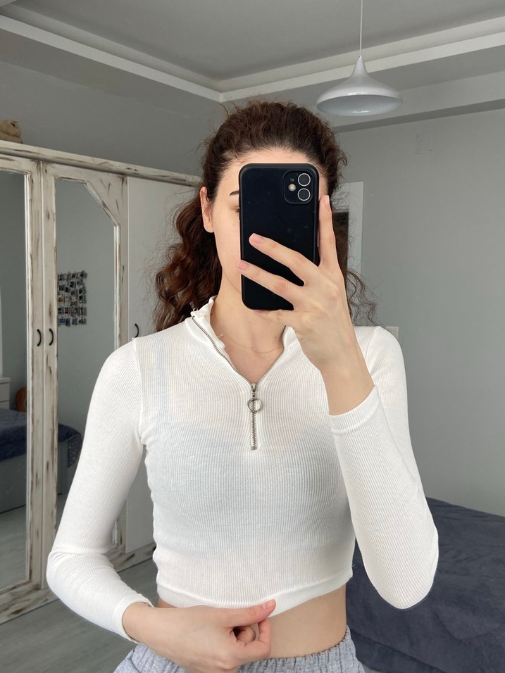 Beyaz Yarım Fermuarlı Crop Top - Görsel 2