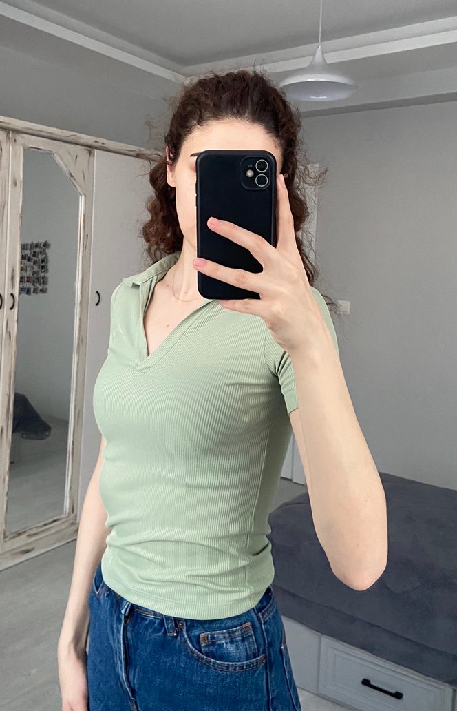 V Yaka Kısa Kollu Kadın Tişört - Görsel 3