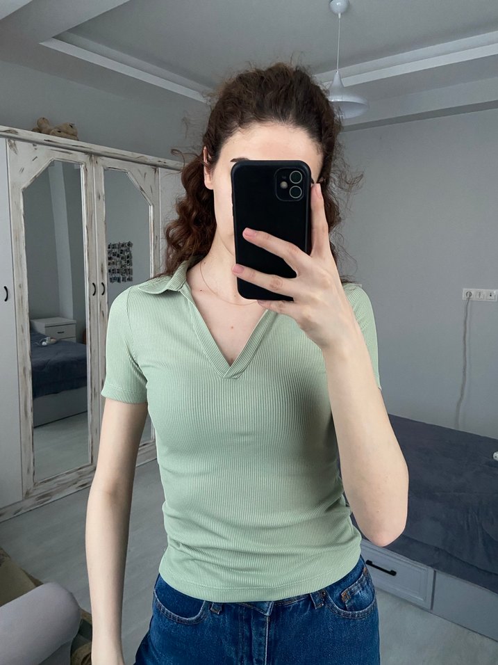 V Yaka Kısa Kollu Kadın Tişört - Görsel 2