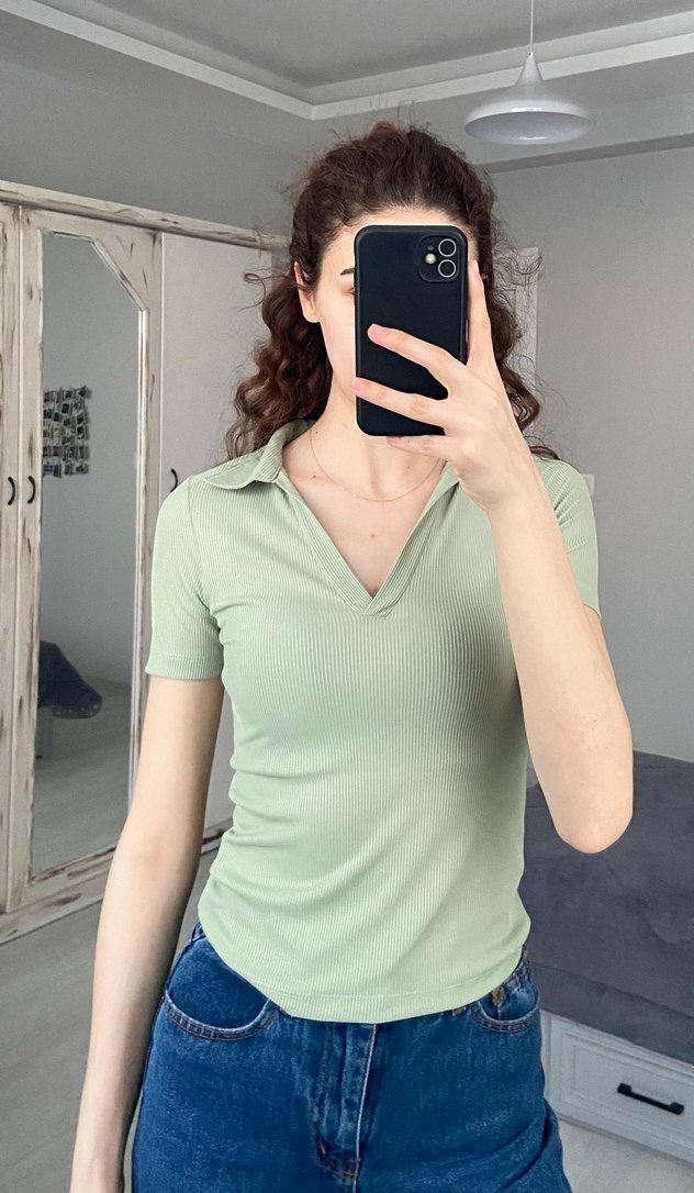 V Yaka Kısa Kollu Kadın Tişört - Görsel 4