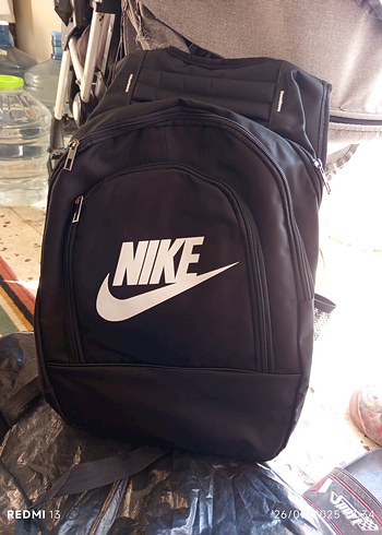 Nike okul çantası ve Nike kalemligi siyah