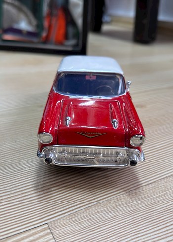 Kırmızı 1957 chevrolet Oyuncak Araba - Görsel 2