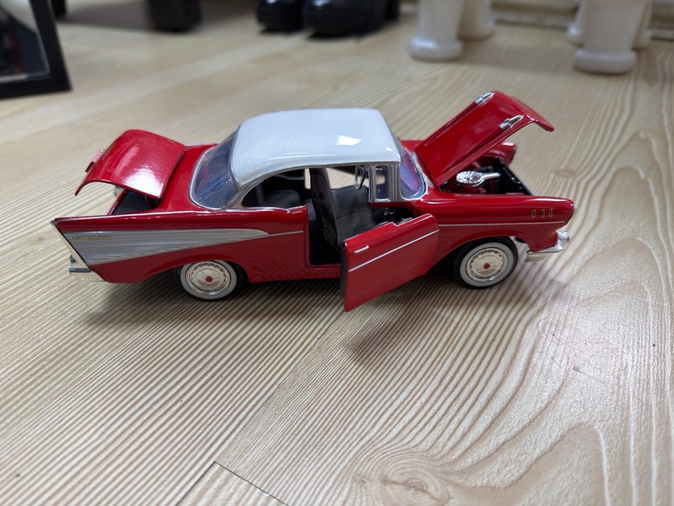 Kırmızı 1957 chevrolet Oyuncak Araba - Görsel 4