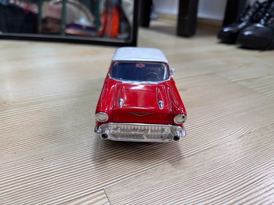 Kırmızı 1957 chevrolet Oyuncak Araba - Görsel 2