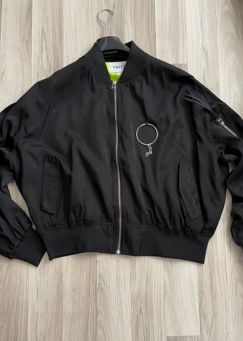 Twist Siyah Fermuarlı Kadın Bomber Ceket