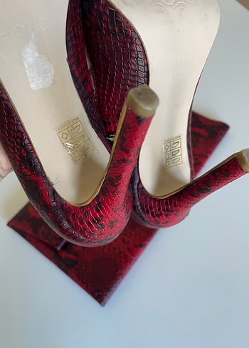 Hotiç deri Kırmızı Yılan Derisi Desenli Stiletto ve Çanta Seti - Görsel 3