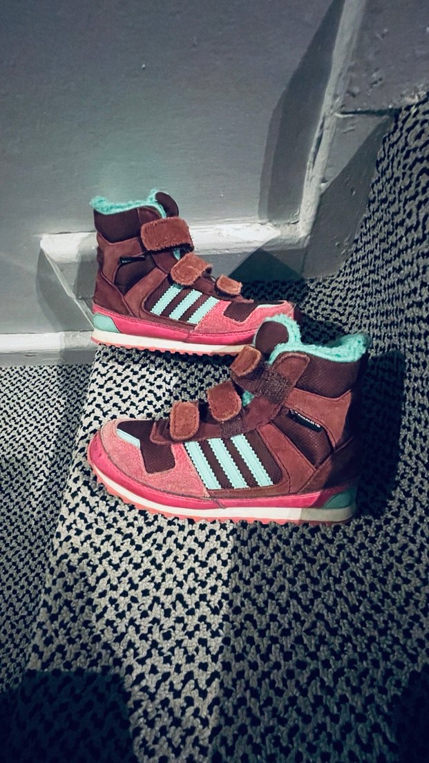 Adidas çocuk botu - Görsel 2