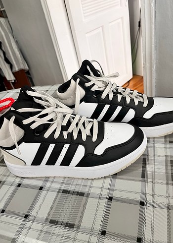 Beyaz Siyah Bağcıklı Kadın Spor Ayakkabı - Görsel 4