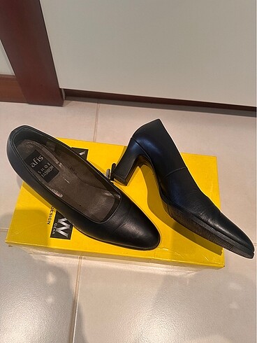 Kadın deri topuklu siyah ayakkabı - Görsel 3