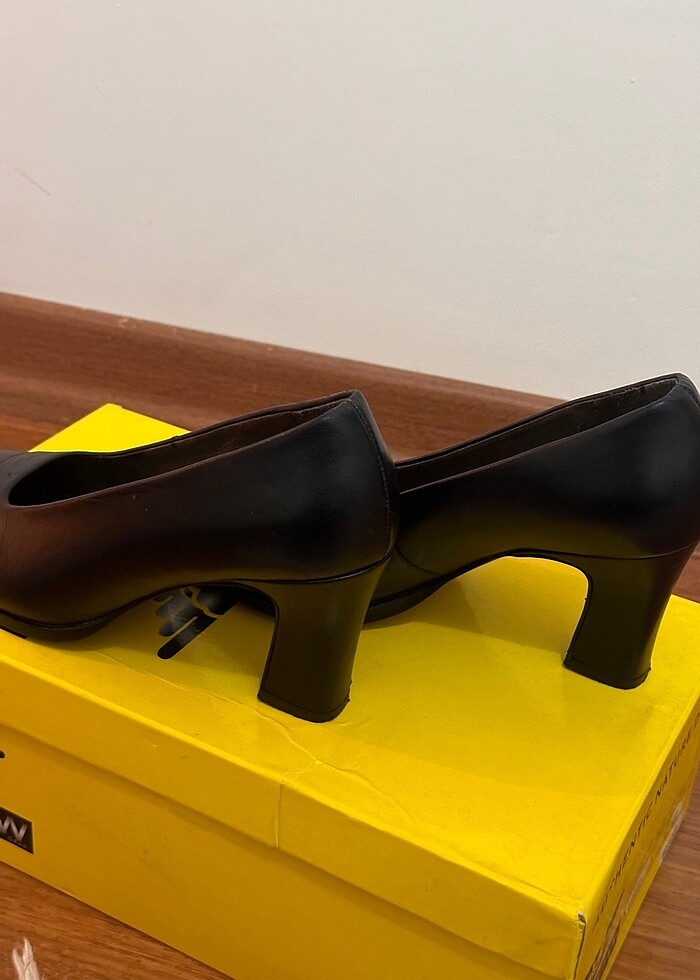 Kadın deri topuklu siyah ayakkabı - Görsel 5