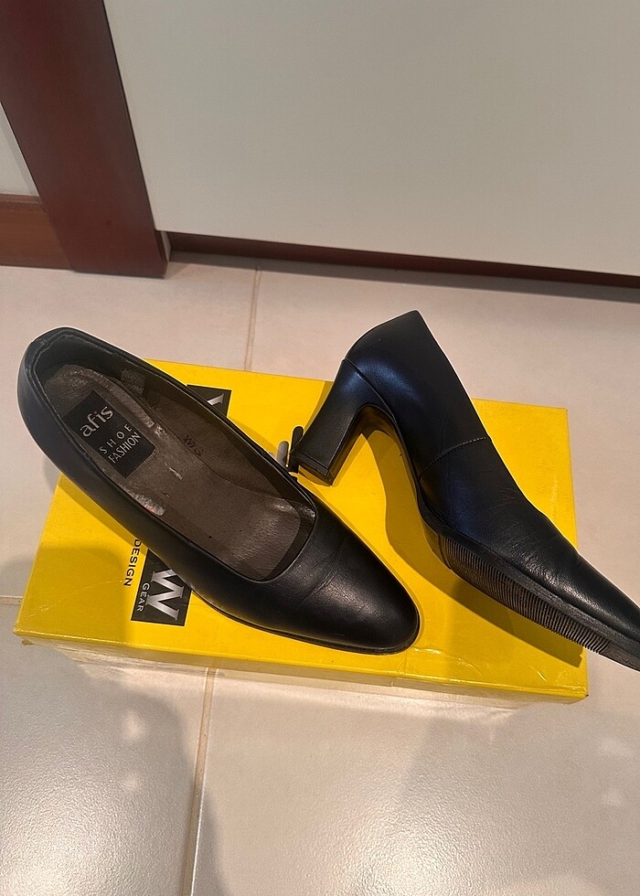 Kadın deri topuklu siyah ayakkabı - Görsel 3