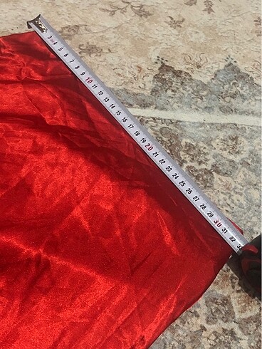 Saten drapeli yırtmaçlı etek - Görsel 5