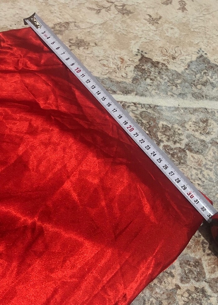 Saten drapeli yırtmaçlı etek - Görsel 5