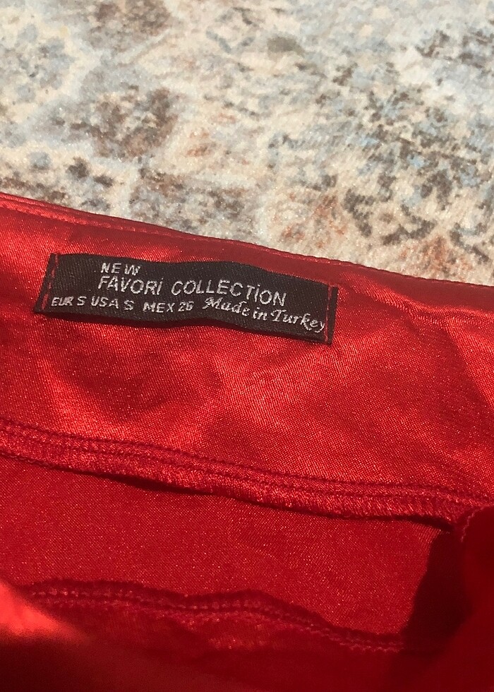 Saten drapeli yırtmaçlı etek - Görsel 4