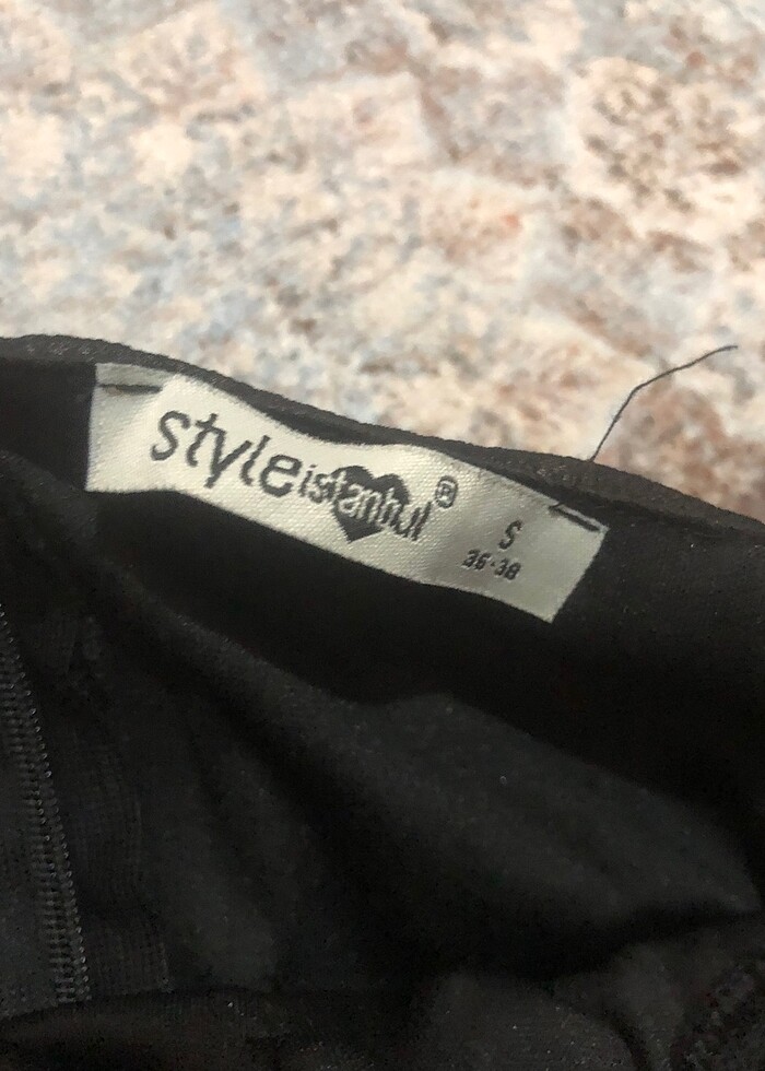 Drapeli yandan yırtmaçlı elbise - Görsel 3