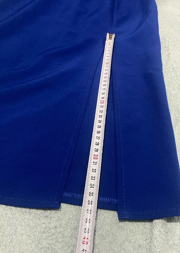 saks mavi kalp yaka yırtmaçlı elbise - Görsel 3