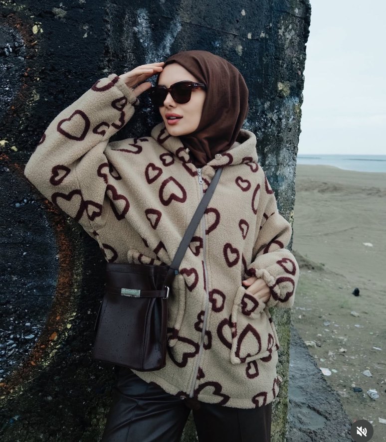 Kahverengi Kalp Desenli Kapüşonlu Kadın Ceket - Görsel 2