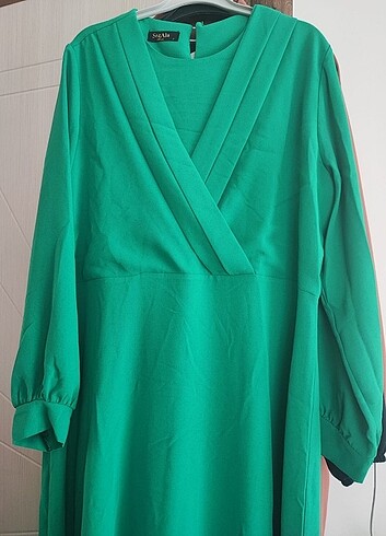 44 Beden Sıfır Yeşil Kemerli Hadise Elbise 