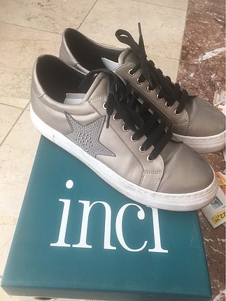 İnci sneaker