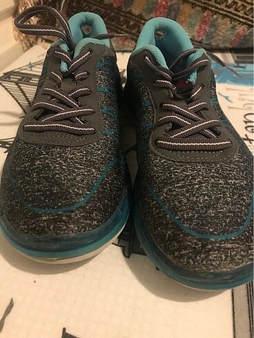 32 Beden gri Renk Orijinal Skechers günlük ayk.
