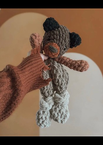 Gri ve Kahverengi Örgü Peluş Ayıcık