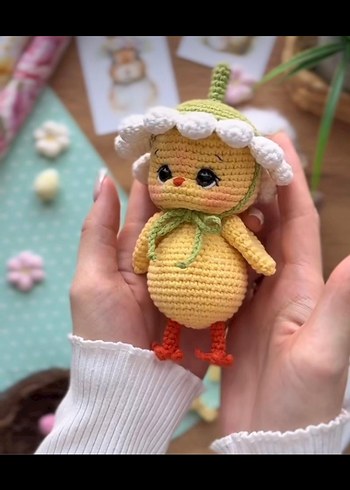 Pastel Renkli Örgü Bebek Sepeti ve Oyuncaklar - Görsel 5