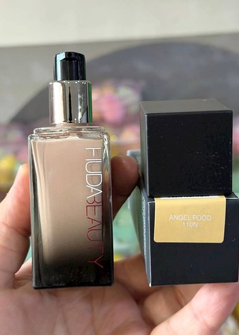 Huda Beauty Koyu Bej Fondöten - Görsel 2