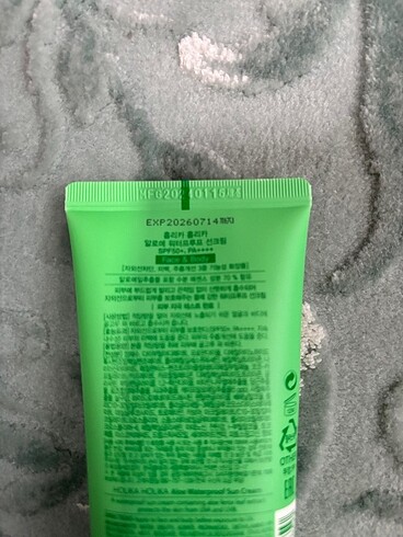 Beden HOLIKA HOLIKA ALOE SHOOTING ESSENCE VE RESHLAB GÜNEŞ KREMİ