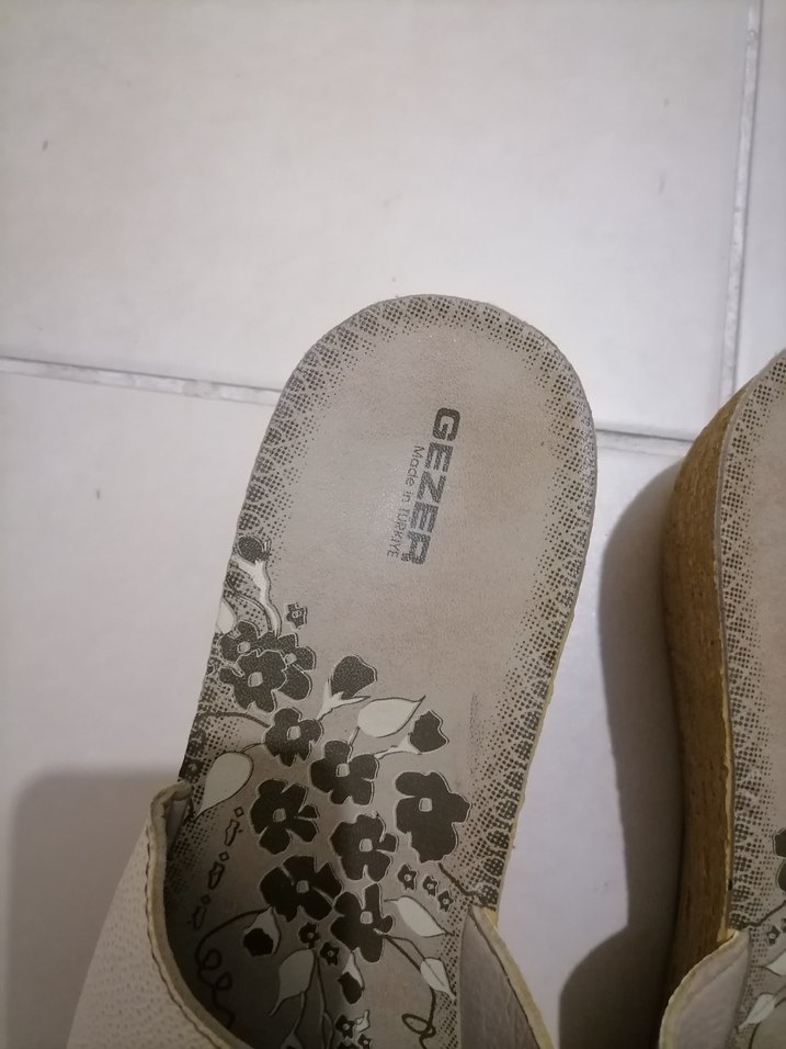 Tokalı Beyaz Kadın Dolgu Topuk Terlik - Görsel 2