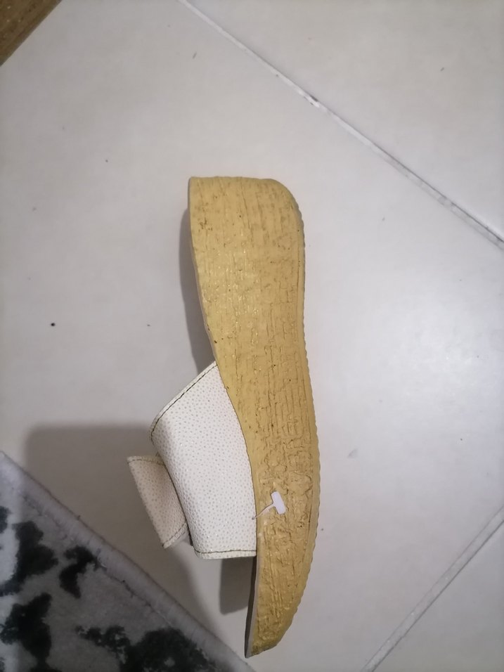 Tokalı Beyaz Kadın Dolgu Topuk Terlik - Görsel 3