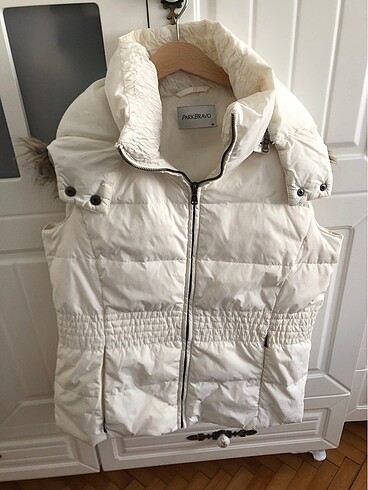 PARK BRAVO SIFIR GİBİ ŞİŞME YELEK. 36 BEDEN BEYAZ. YAKASI KÜRKLÜ - Görsel 3