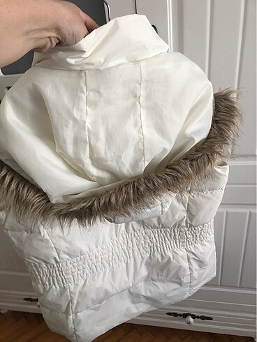 PARK BRAVO SIFIR GİBİ ŞİŞME YELEK. 36 BEDEN BEYAZ. YAKASI KÜRKLÜ - Görsel 5