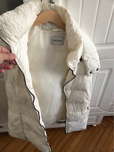 PARK BRAVO SIFIR GİBİ ŞİŞME YELEK. 36 BEDEN BEYAZ. YAKASI KÜRKLÜ - Görsel 9