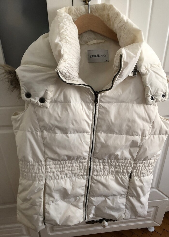 PARK BRAVO SIFIR GİBİ ŞİŞME YELEK. 36 BEDEN BEYAZ. YAKASI KÜRKLÜ - Görsel 2